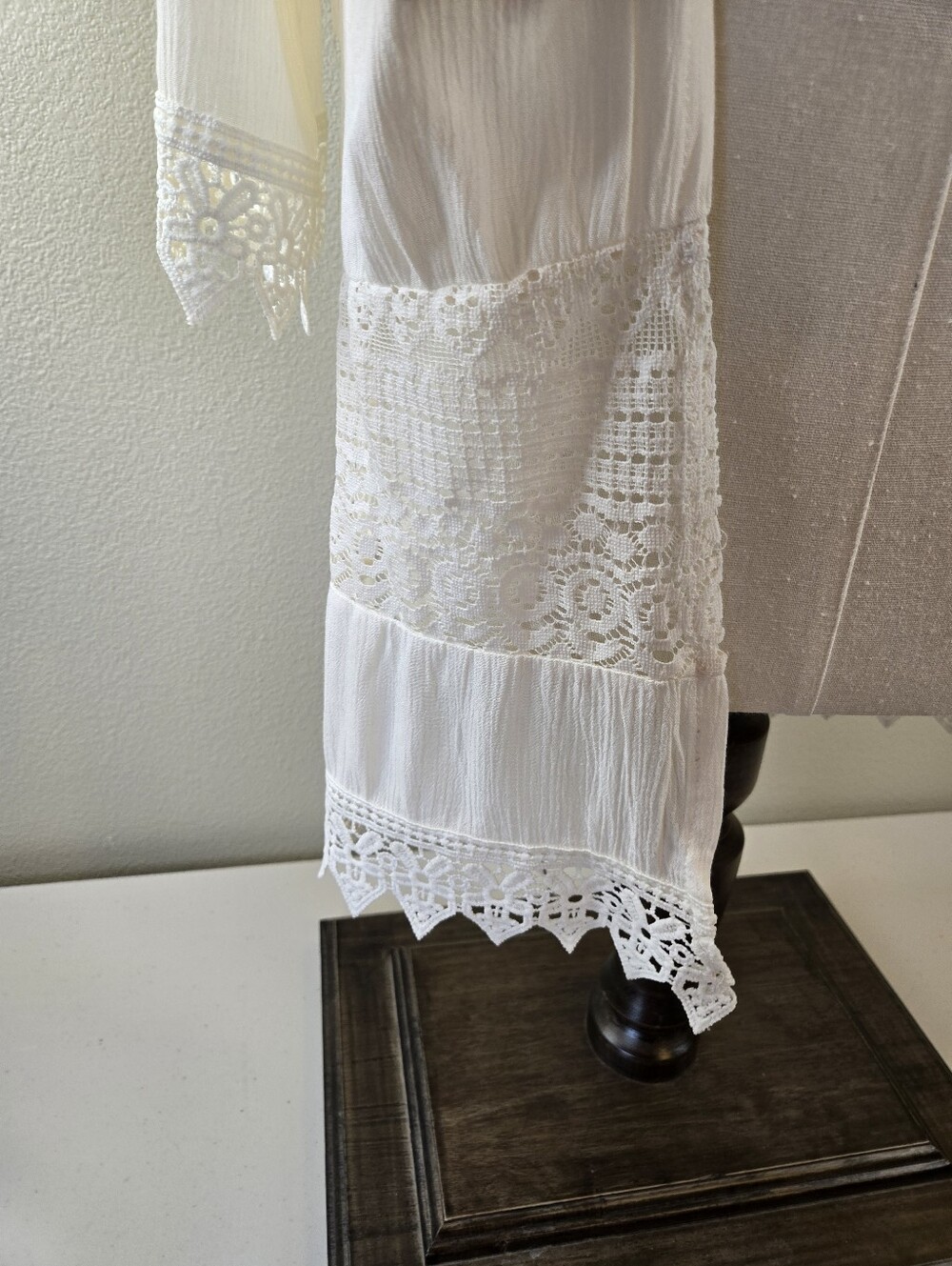 NWT Moral Fiber Boho Ivory Lace Crochet Open Front Top Layering Size Medium - Picture 3 of 13